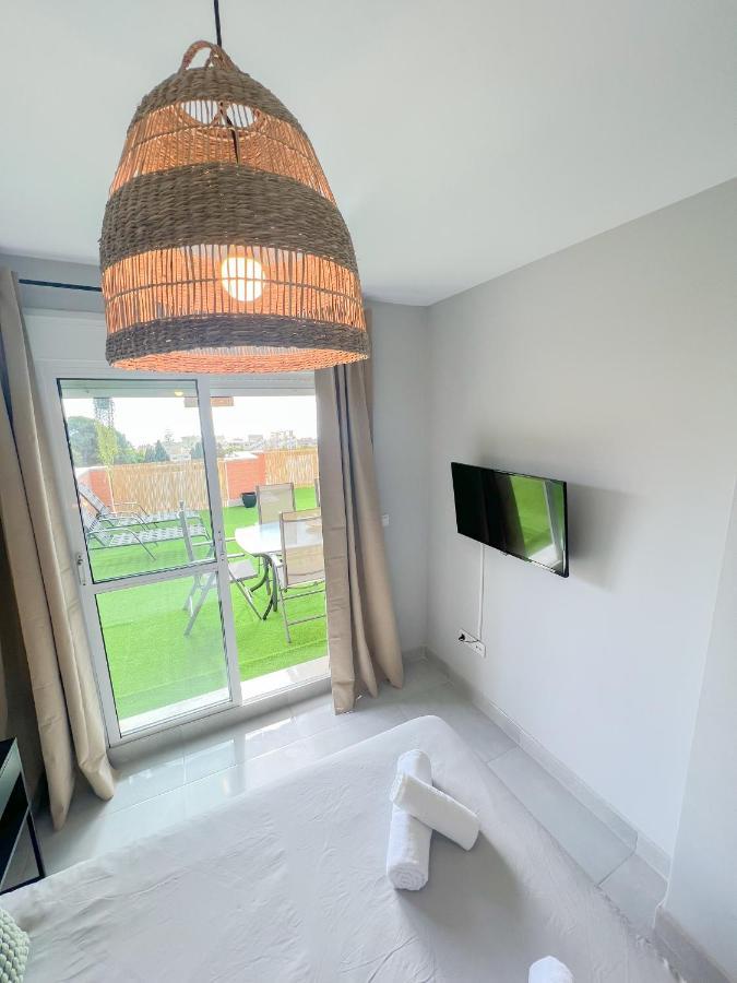 Cozy Apartment With Large Terrace Торремолинос Экстерьер фото