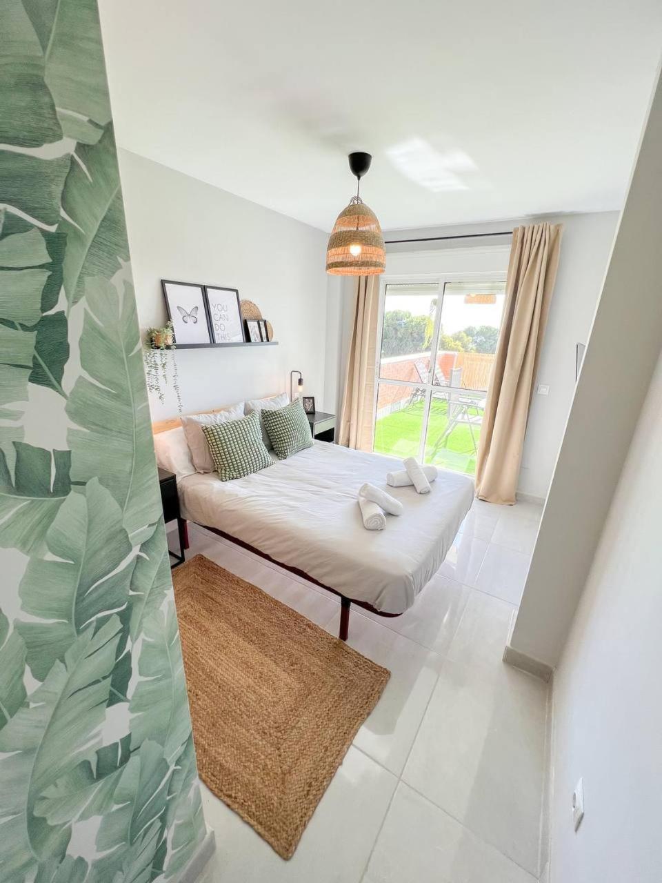 Cozy Apartment With Large Terrace Торремолинос Экстерьер фото